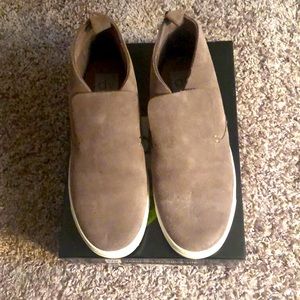 Dolce Vita women’s taupe suede sneaker. Size 8